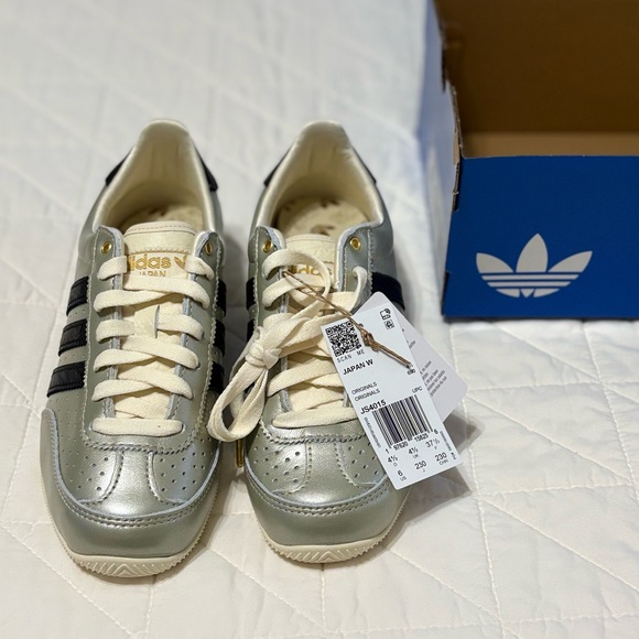 adidas Originals Japan Sneakers Silver Metallic Core Black Gold JS4015 Women’s 6 - Picture 4 of 10